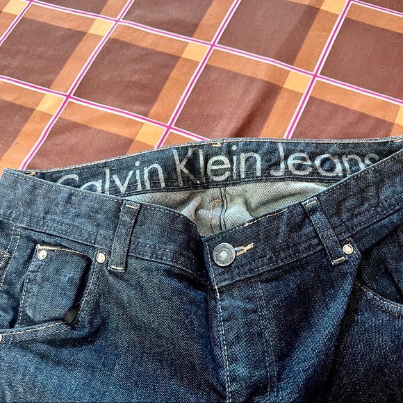 Summer Special Calvin Klein Straight Leg Slimming Denim Jeans in Size 28 - Picture 15 of 16